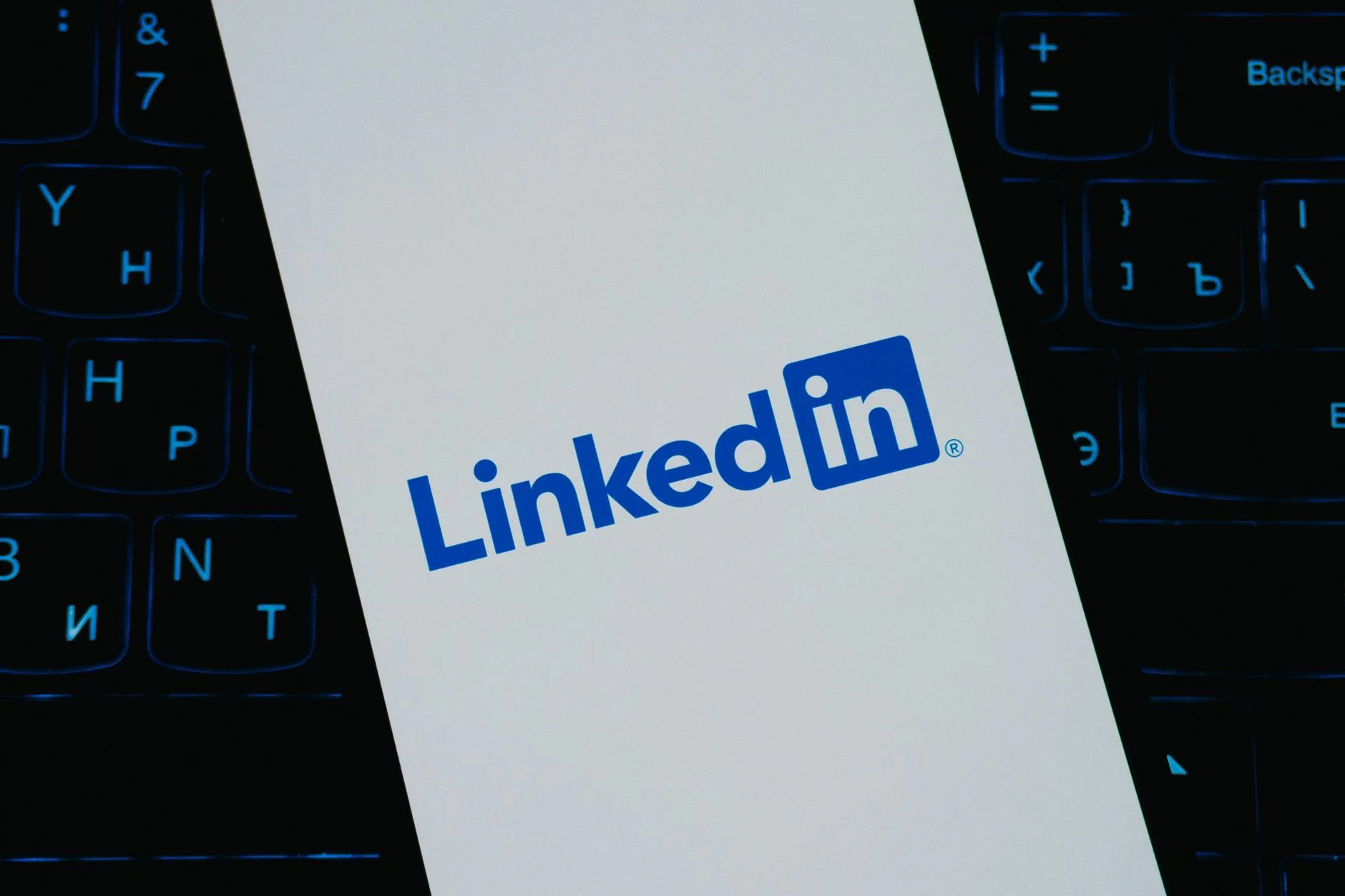2024 Kariyer Hedeflerine Ulaşmada CV ve LinkedIn Optimizasyonu: 10 Kritik Hata ve Çözümleri Nelerdir?