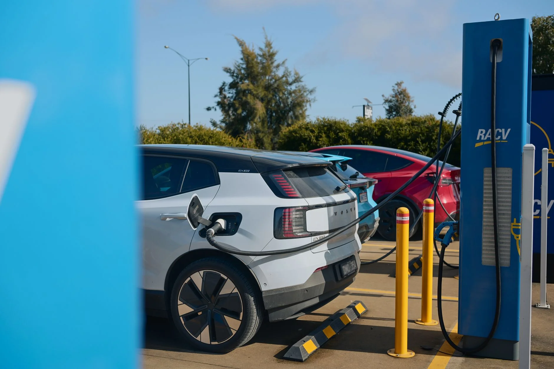 2024'te Çin Üretimi Elektrikli SUV'ler Neden ABD Pazarına Giremiyor? Gümrük Vergileri ve Lotus Eletre Analizi