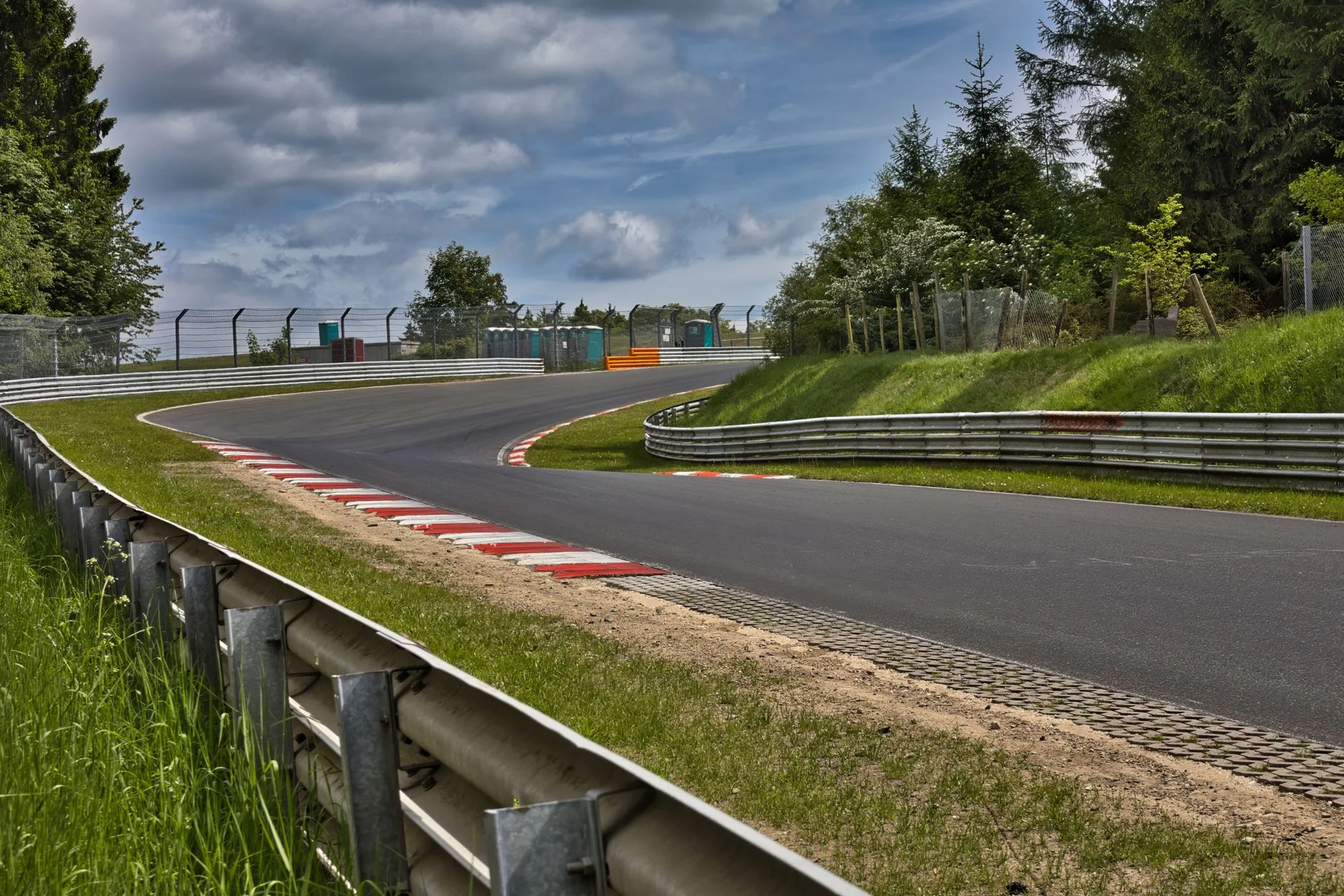 4 Ağustos 2026: Mercedes-AMG CLA Nürburgring'de 7:32.070 ile Sınıfının En Hızlı Dört Kapılı Sedan Rekorunu Nasıl Kırdı?