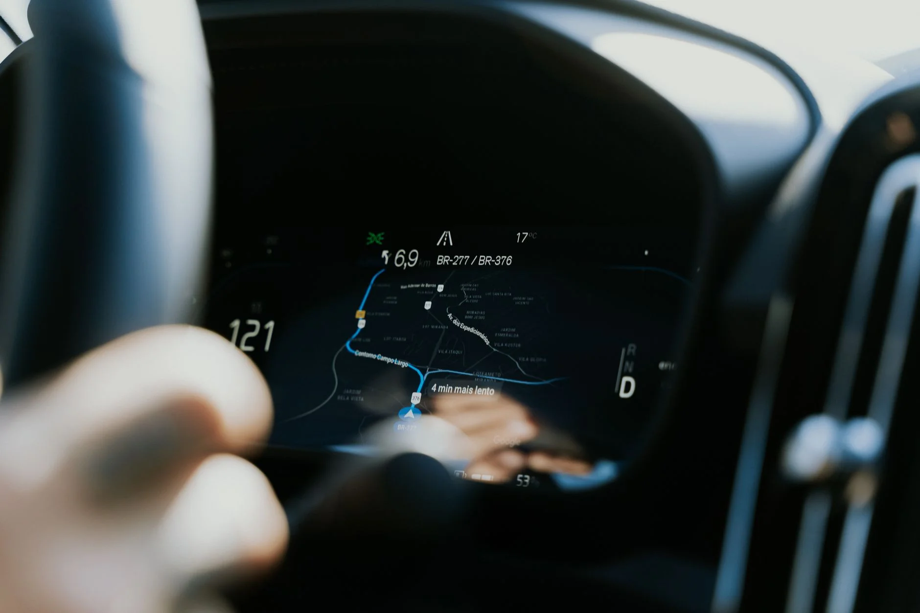 50 Binden Fazla SUV Garaja Çekiliyor: Dijital Ekranlar Neden Karardı?