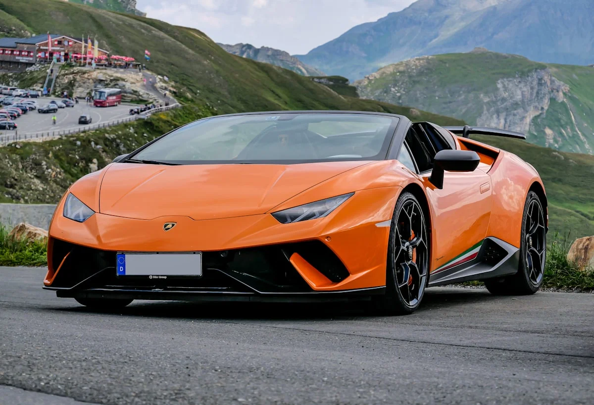 920 Beygirlik Hibrit Canavarın Üstü Açılıyor: Lamborghini Temerario Spyder Sahnede
