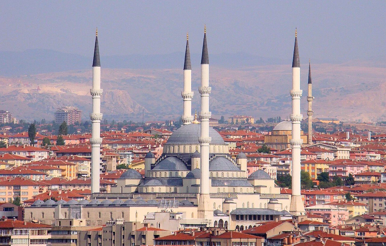 Ankara'da Ezan Saatleri Neden Değişiyor? Diyanet'in Hesaplama Yöntemindeki O Detay