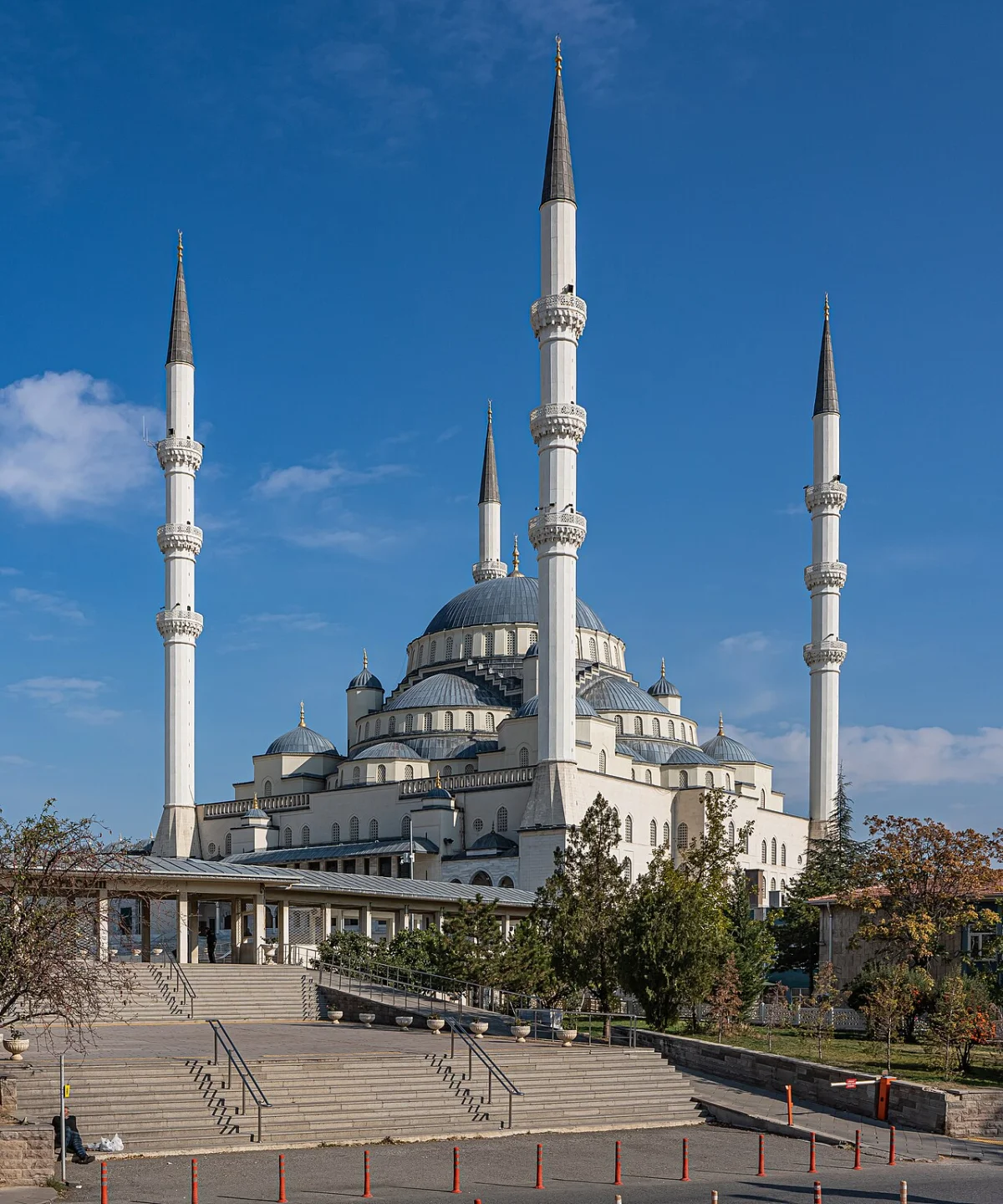 Ankara'da Ezan Vakitleri Neden Değişiyor? Diyanet'in Hesaplama Yöntemi ve Coğrafi Gerçekler