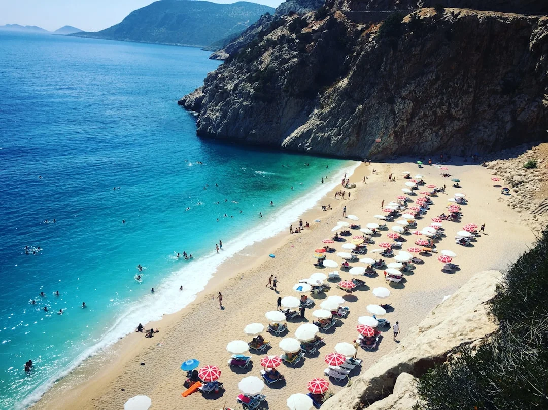 Antalya Hava Durumu 2025: 12 Aylık Sıcaklık Tablosu ve En İyi Seyahat Dönemi Rehberi