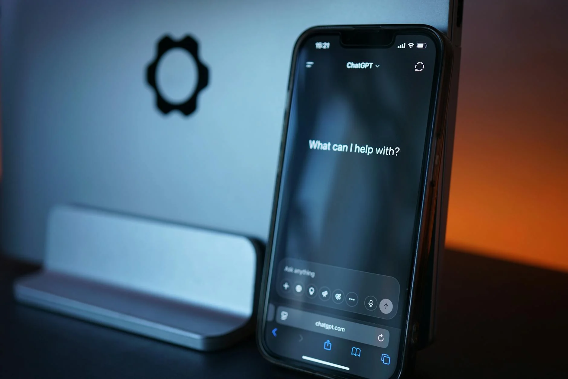 Apple'ın Yeni Yapay Zekalı Siri'si Neden Milyonlarca Kullanıcıya Kapatıldı?