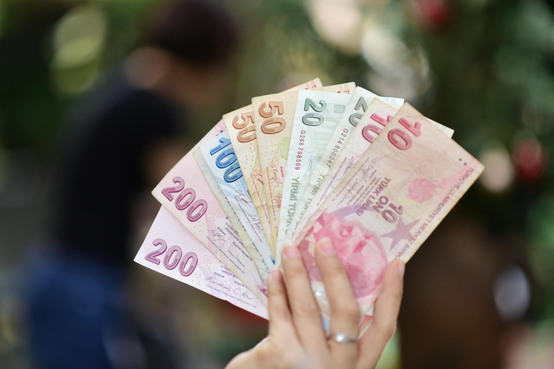 Enflasyon Sonrası Memur ve Emekli Maaş Zam Oranları Netleşti: Yeni Gelir Dengesi