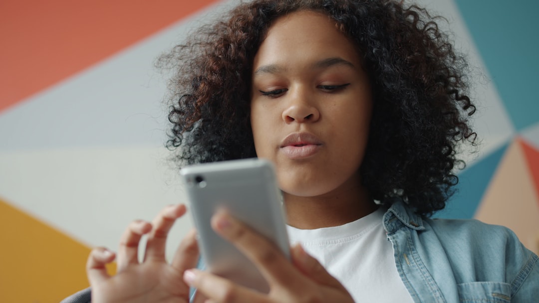 Sosyal Medyada Yaş Sınırı Dönemi: Reklam Verenler ve Startuplar İçin Yeni Kurallar