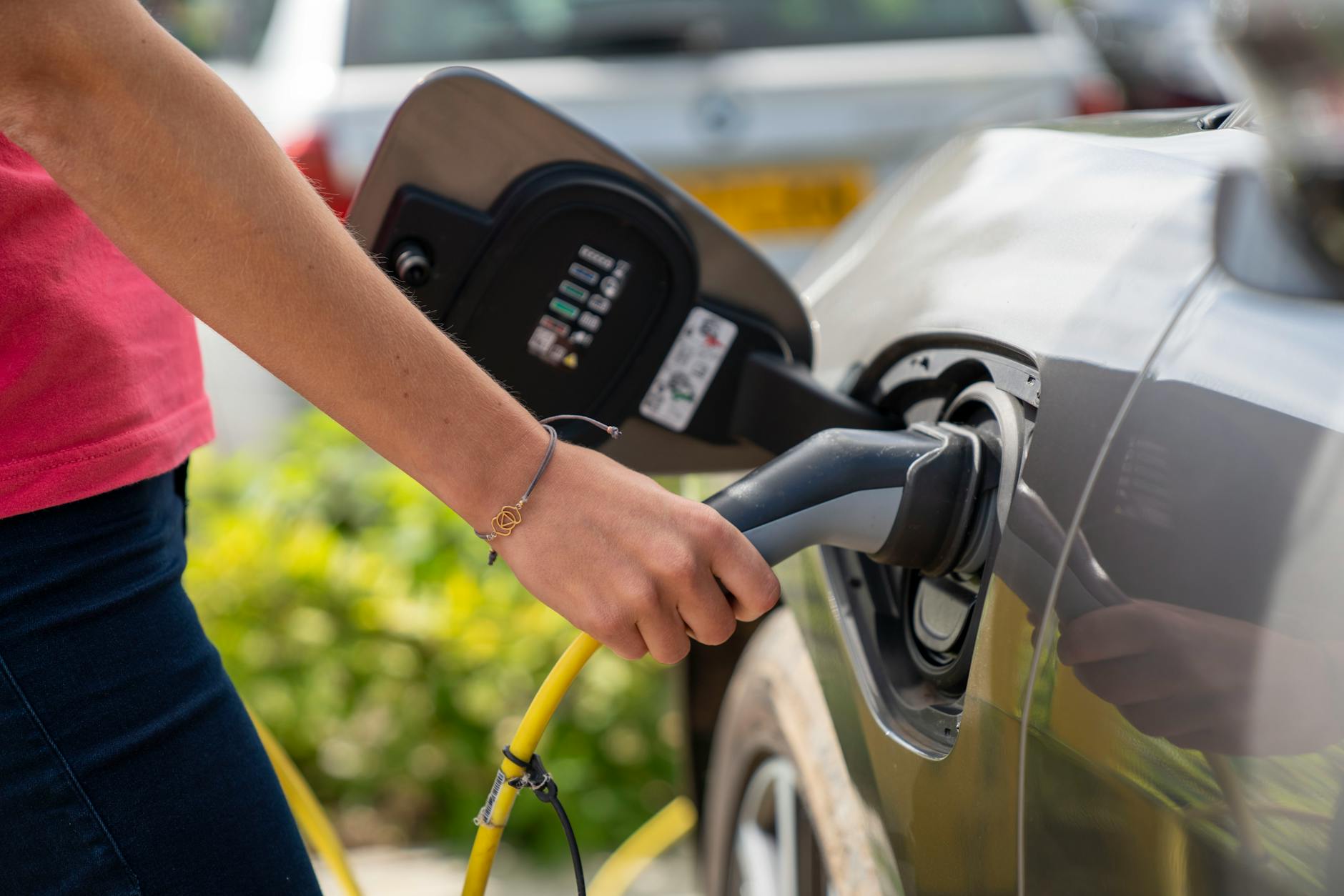İkinci El Otomobil Pazarının Değişen Yüzü: Elektrikli Araçlar İlk Kez Liste Başında
