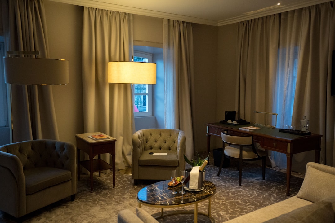 Butik Otel mi Zincir Otel mi? Tatil Planlayanlar İçin Konfor, Bütçe ve Deneyim Karşılaştırması
