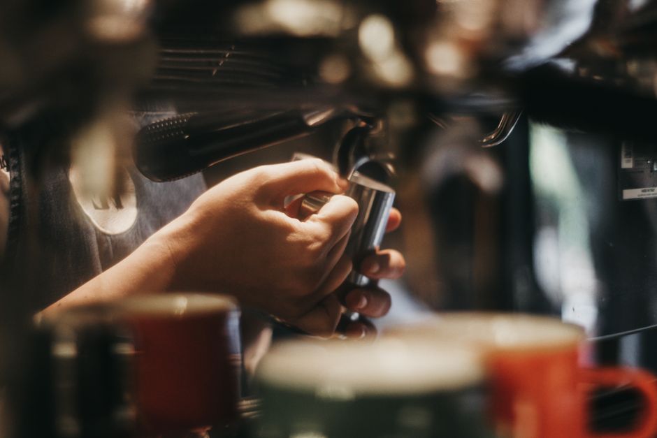 Barista eğitimi espresso makinesi anatomisi ve latte art teknikleri