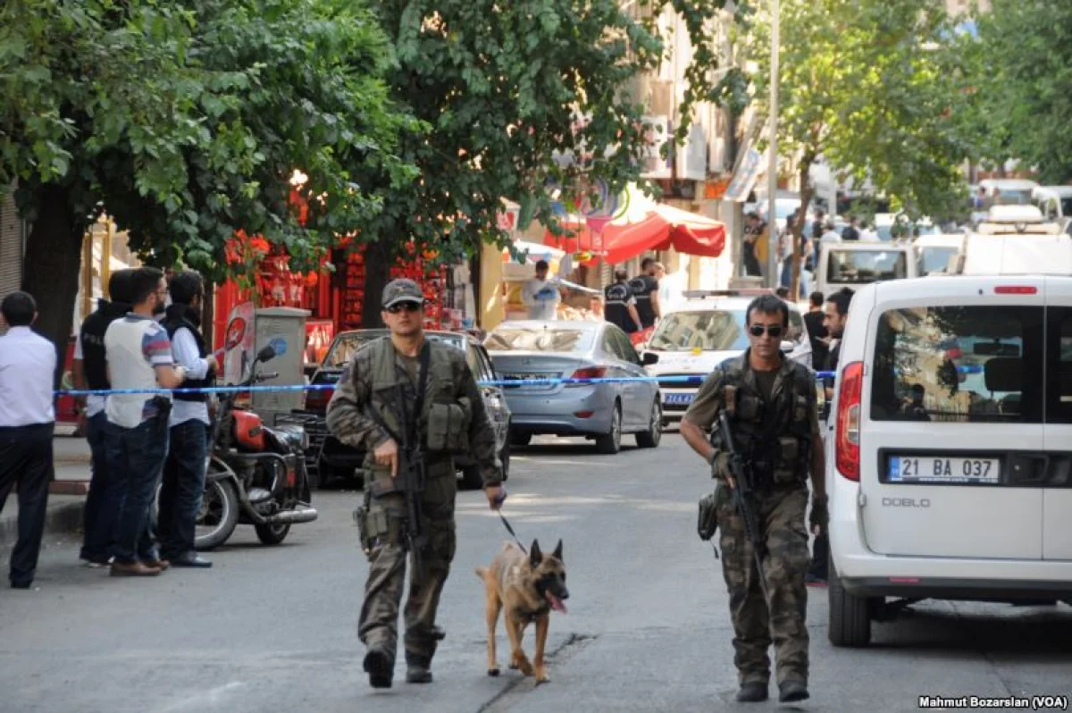 Binlerce Gencin Beklediği Karar Resmi Gazete'de: Polis Alımında Yaş Sınırı Değişti mi?