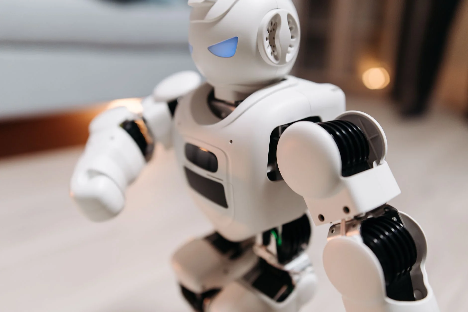 BYD'den Ağustos 2026'da İnsansı Robot Hamlesi: Otomotiv Sektöründe Yeni Bir Dönem mi Başlıyor?