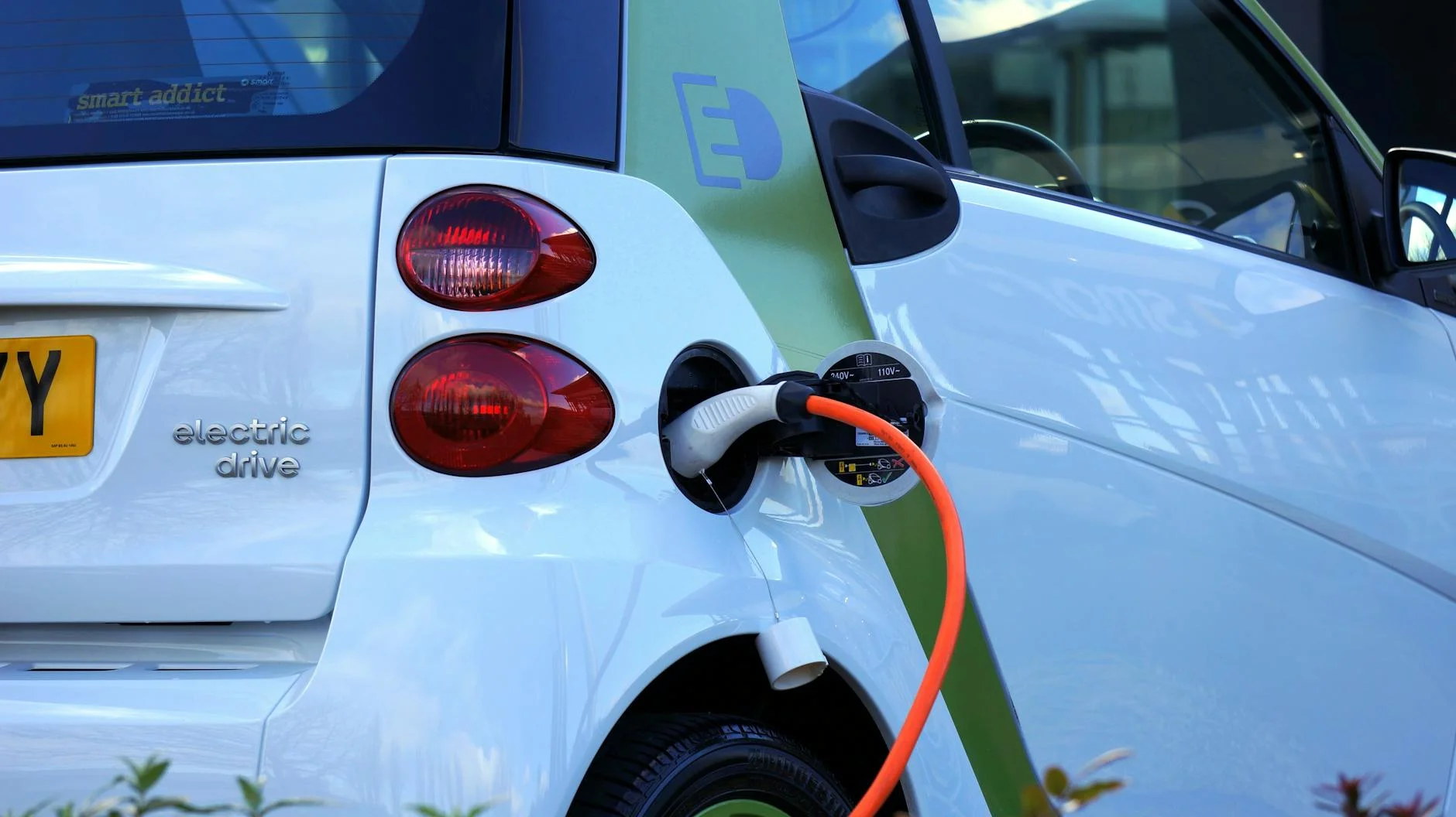Çin Otomotivinde Tarihi Kırılma: Benzinli Araç Satışları Erirken Elektrikli Otomobiller Yeni Bir Rekor Kırdı