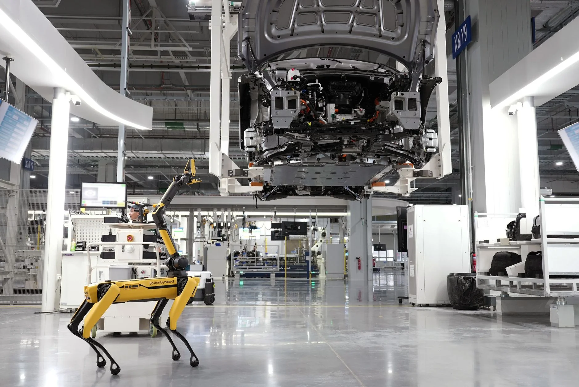 Direksiyonu Bırakıp Robotun Başına Geçti: Otomotivde Yeni Dönem Başlıyor