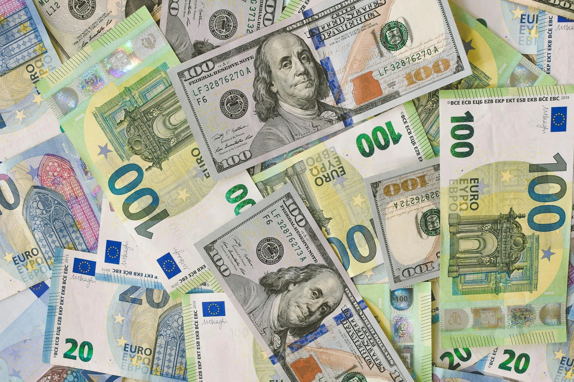 Döviz Yatırımcısının Merak Ettiği 3 Soru: Euro'daki Düşüş Kalıcı mı?