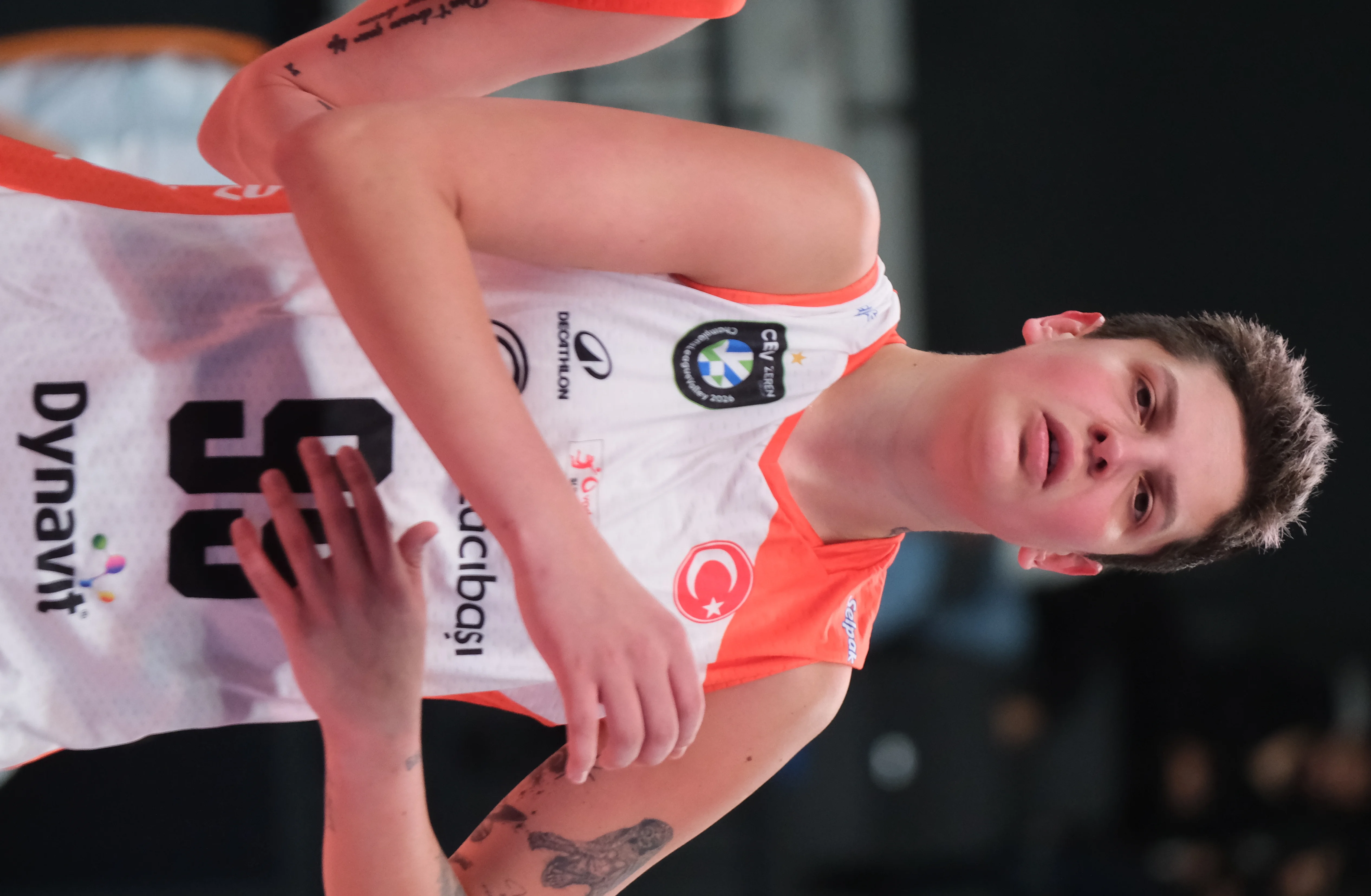 Yeni Voleybolcu Ebrar Karakurt Kimdir? Kariyeri ve Hayatı