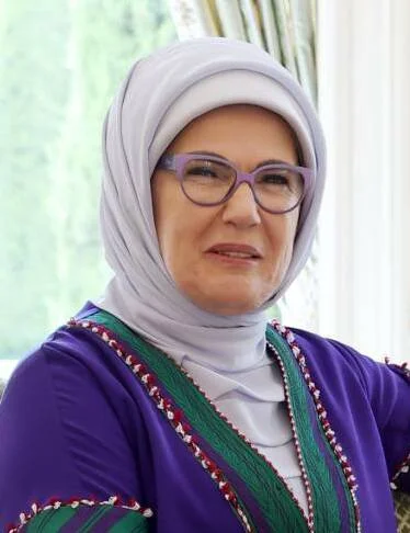 Emine Erdoğan Kimdir? Aslen Nereli, Kaç Yaşında Hayatı ve Kariyeri