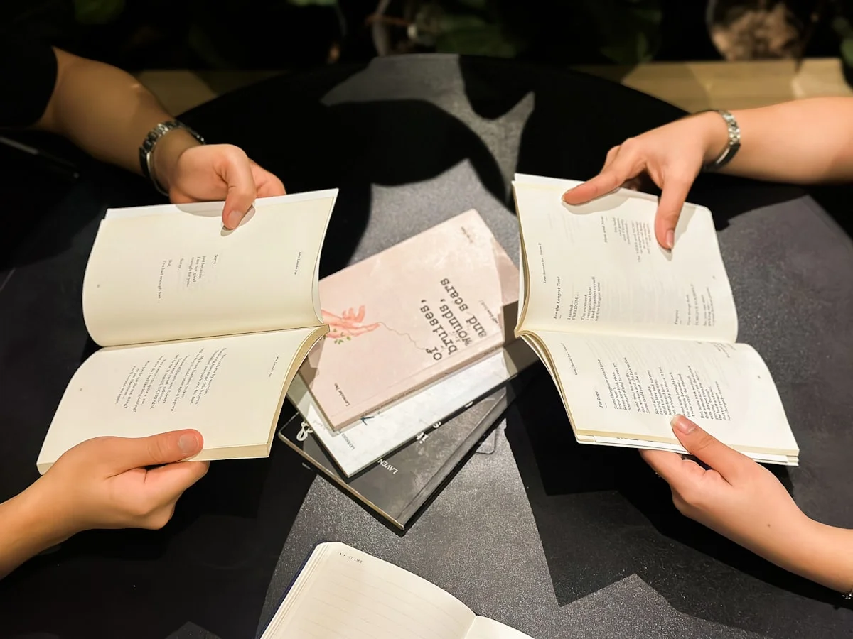Eski Alışkanlıklar Yeni Trendlerle Yarışıyor: Modern Kitap Kulüpleri Neden Yeniden Popüler Oldu?