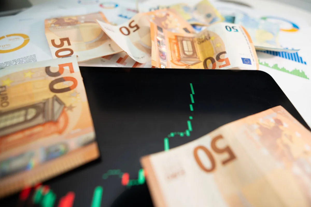 Euro'da Ani Düşüş: %0.97'lik Gerileme Piyasaları Nasıl Etkileyecek?