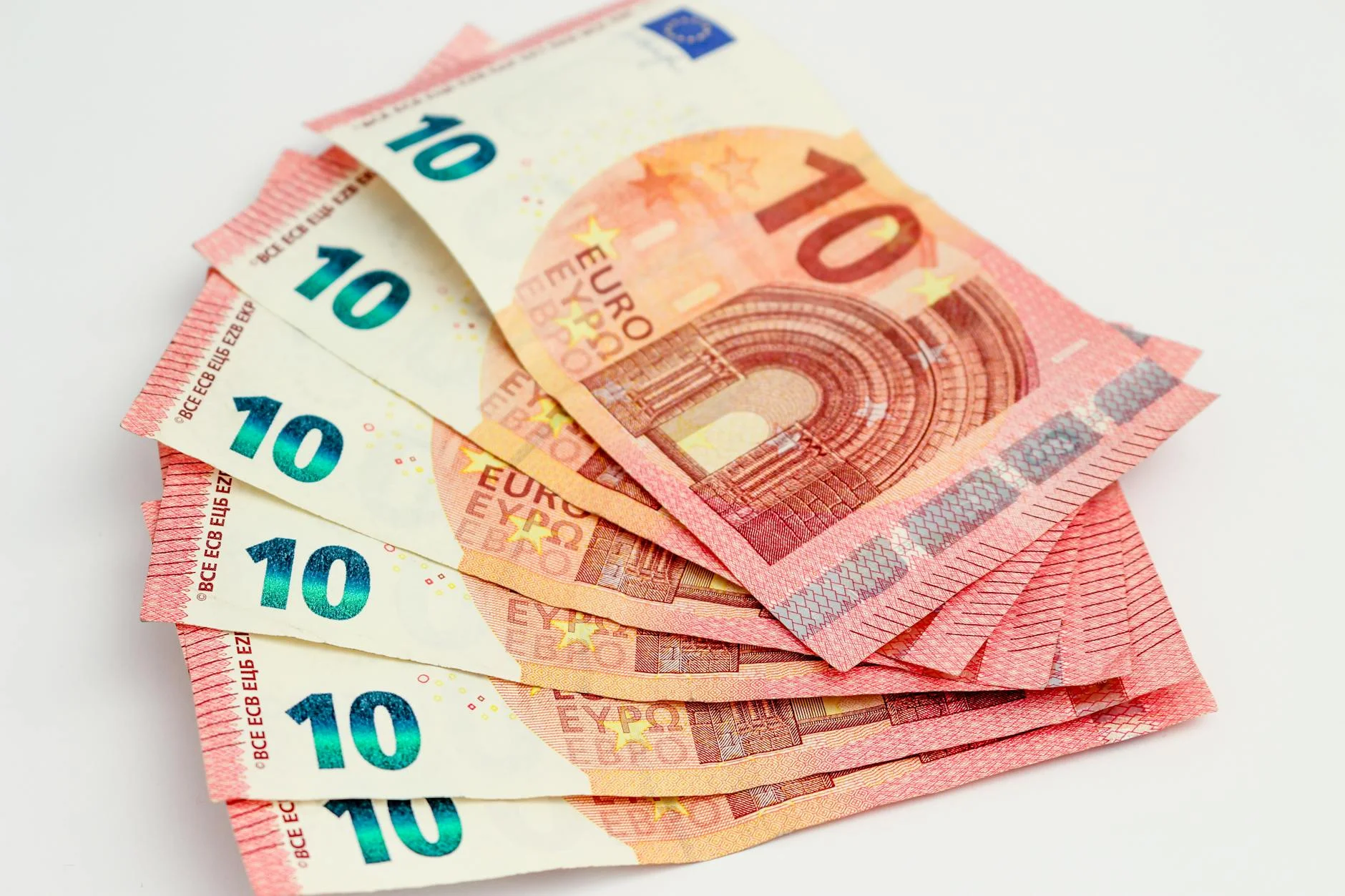 Euro'da Beklenmedik Hareketlilik: 24 Saatte Yaşanan %0,53 Yükselişin Arkasındaki Gerçekler