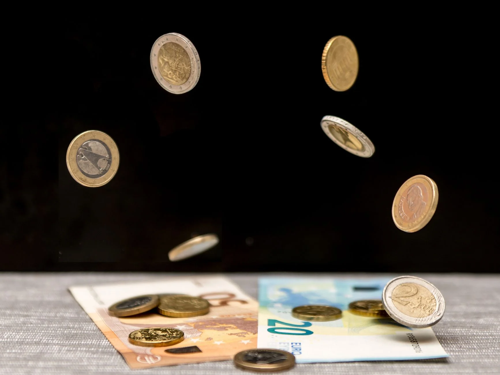 Euro Son 24 Saatte %0.77 Değer Kaybetti: İşte 53.10 Seviyesinin Arkasındaki Gerçek
