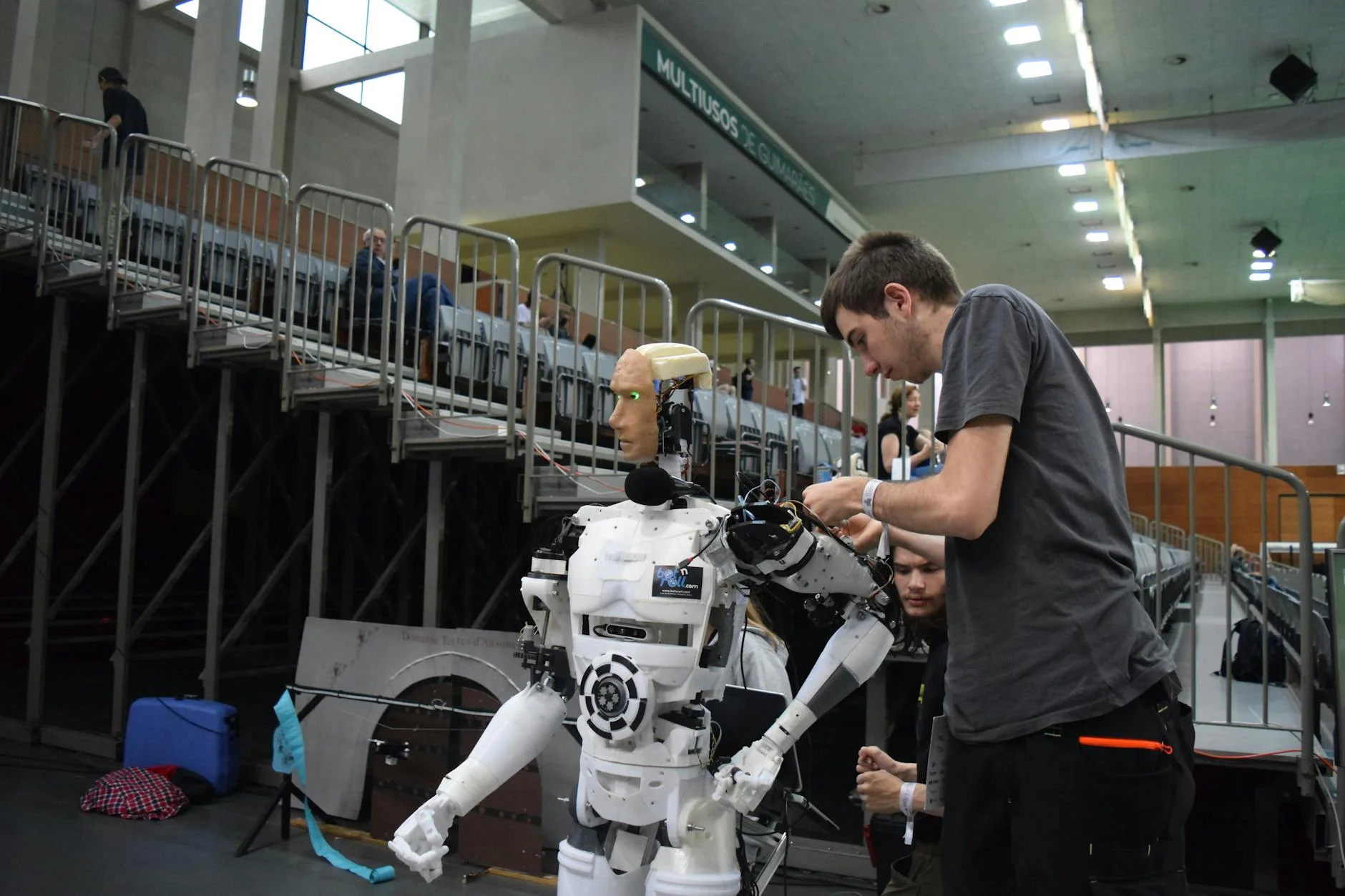 Fabrikalarda Yeni Dönem: İnsansı Robotlar Üretim Bandına İndi