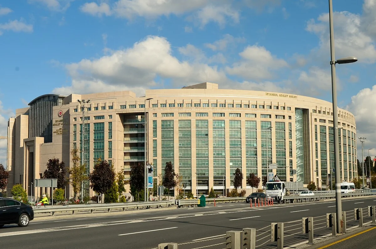 İstanbul Çağlayan Adliyesi Neden Bugün En Çok Arananlar Listesine Girdi?