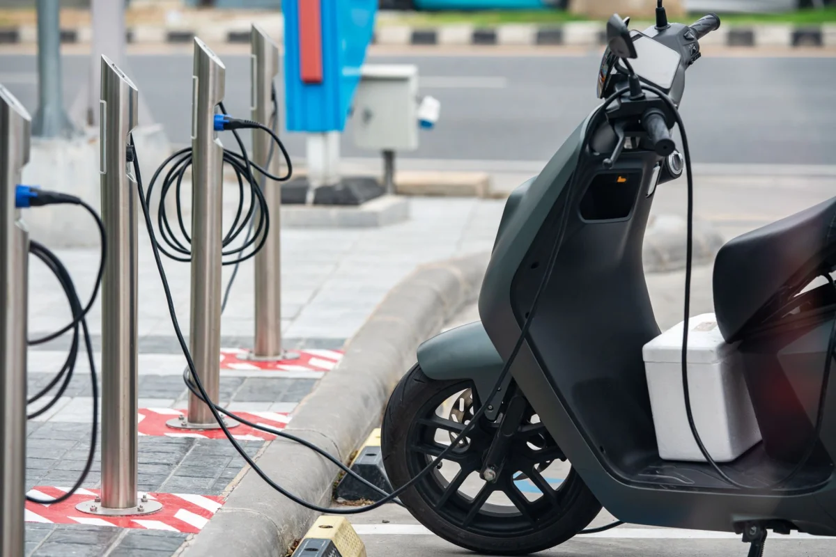 Jaguar'ın Yeni Elektrikli Stratejisi: Nişin Nişini Hedefleyen 130 Bin Dolarlık Kumar