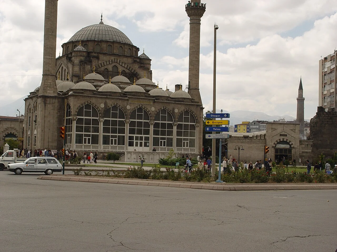 Kayseri'de 4 Ağustos 2026 Salı Günü Güncel Namaz Vakitleri: Diyanet Verileri ve Tarihi Camiler