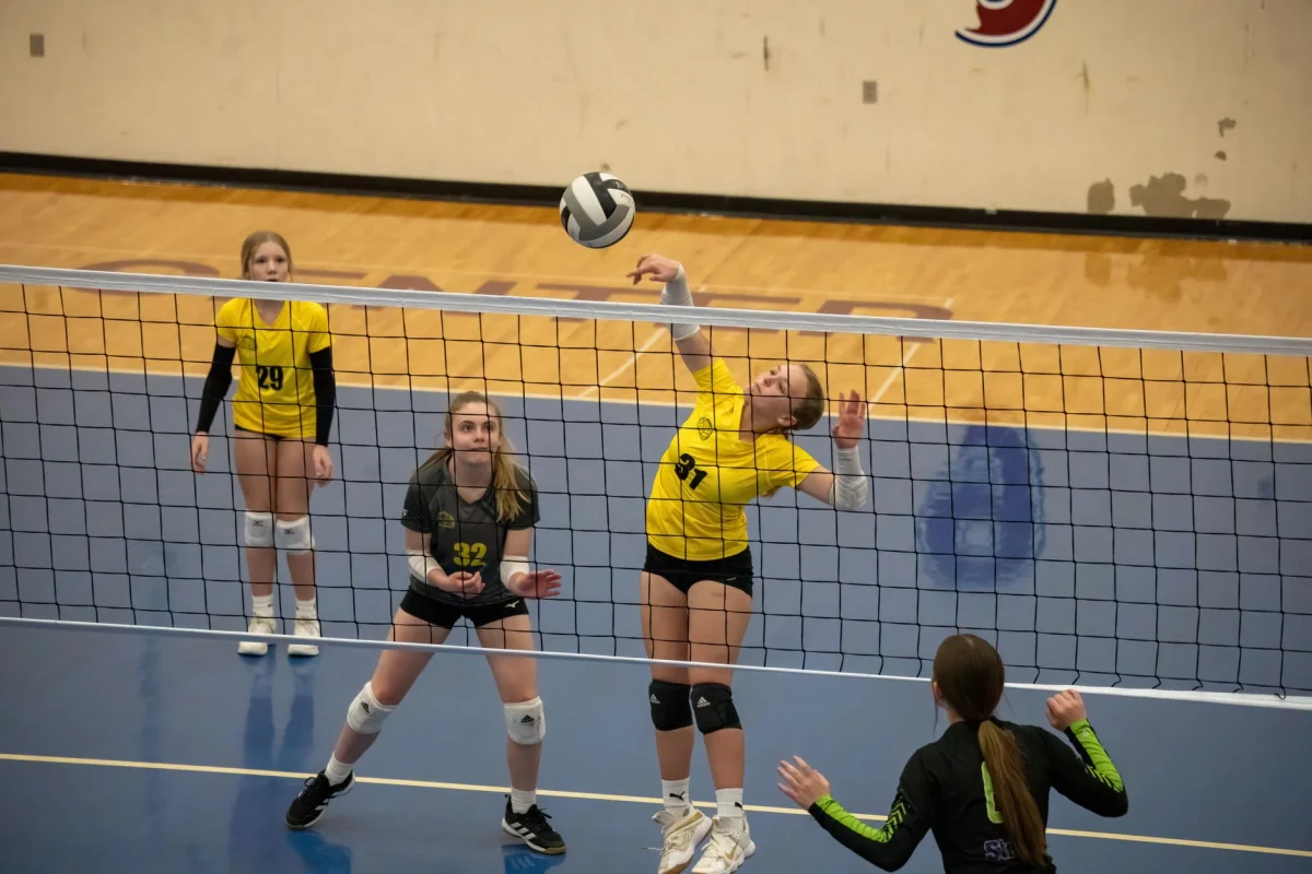 Midi Kızlar Derbisinde Gizemli Setler: ES Voleybol ve Eczacıbaşı Mücadelesinde Kazanan Kim Oldu?