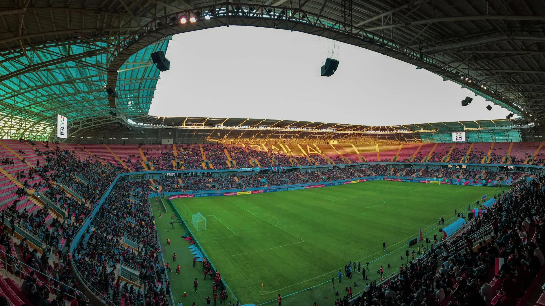 Milyon Dolarlık Yıldızın Türkiye Bağlantısı: İsveçli Futbolcu Neden Gündemde?
