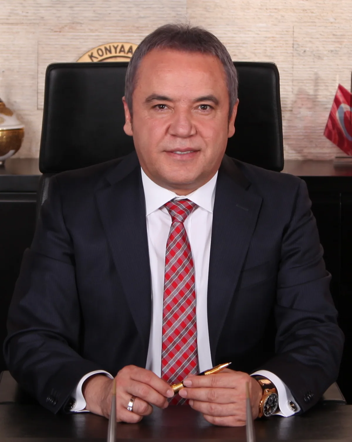 Muhittin Böcek Kimdir? Aslen Nereli, Kaç Yaşında, Siyasetçi