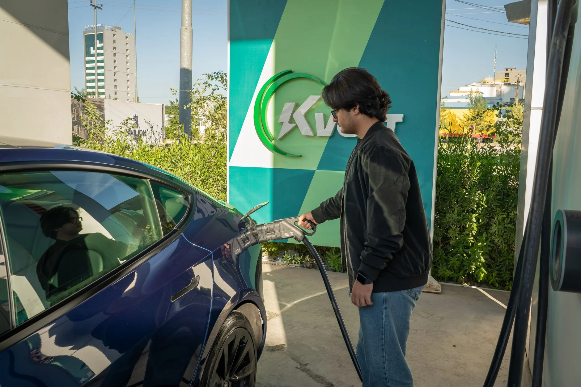 Nissan En Çok Satan Modelini Askıya Aldı: Elektrikli Araç Devrimi Sessizce Erteleniyor mu?