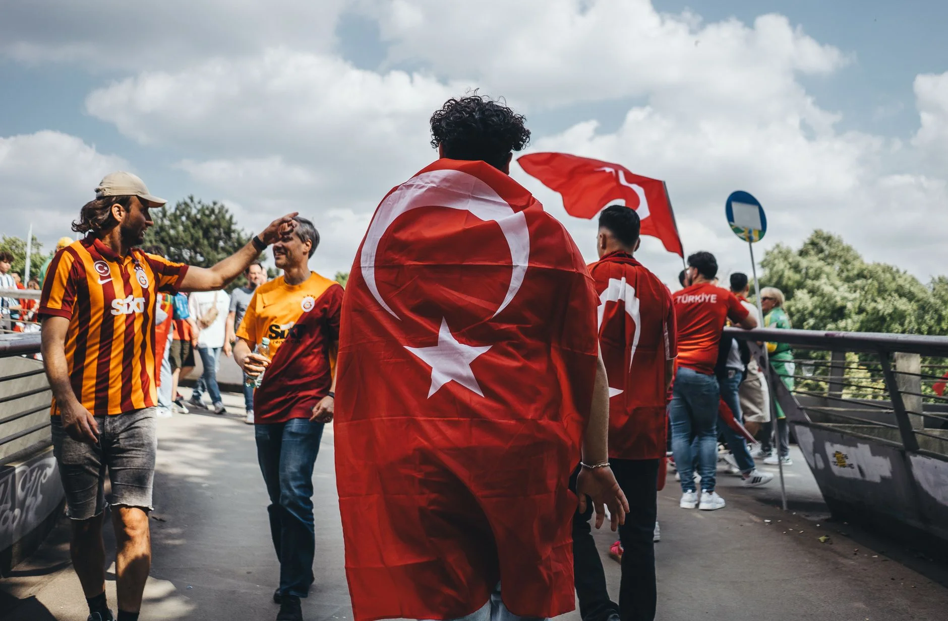 Pascal Nouma'nın Türkiye'deki Kalıcı Popülaritesi: Dijital Trendler ve Kültürel Etkileşim