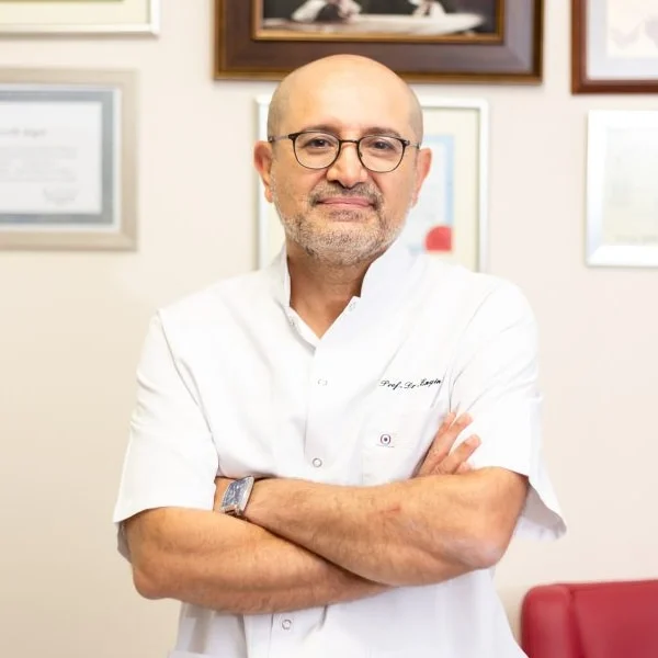 Prof. Dr. Engin Oral, Kadın Hastalıkları ve Tüp Bebek Uzmanı Arka Plan