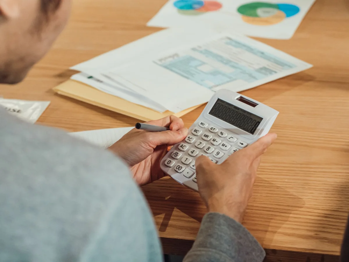 Şirket Kurarken Büyük Hata: Hangisi Cebinizde Daha Çok Para Bırakıyor?
