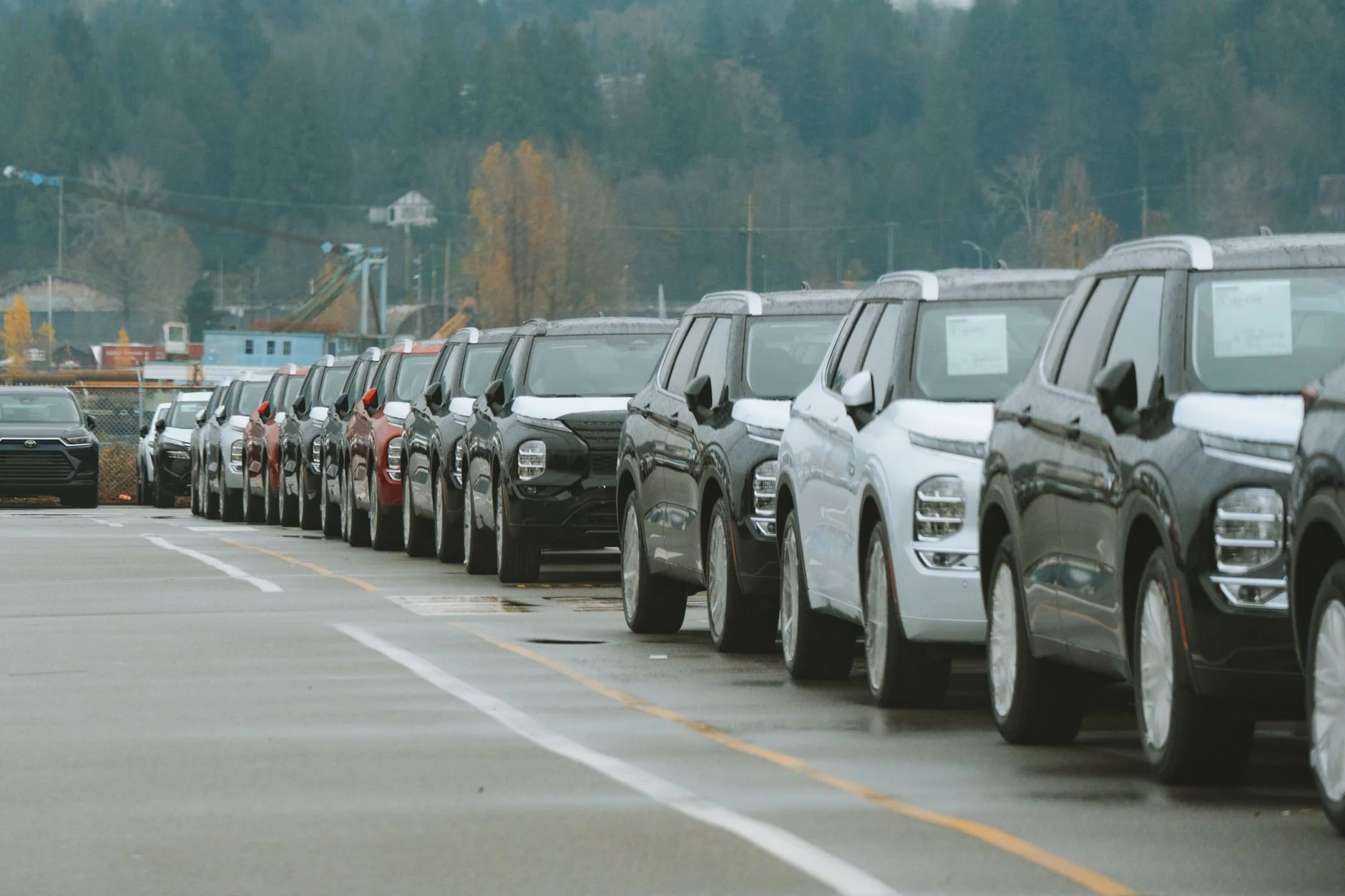 Temmuz 2026'da Kanada'ya Gelen Lotus Eletre: Lüks Elektrikli SUV Pazarında Yeni Rekabet ve Fiyat Karşılaştırmaları