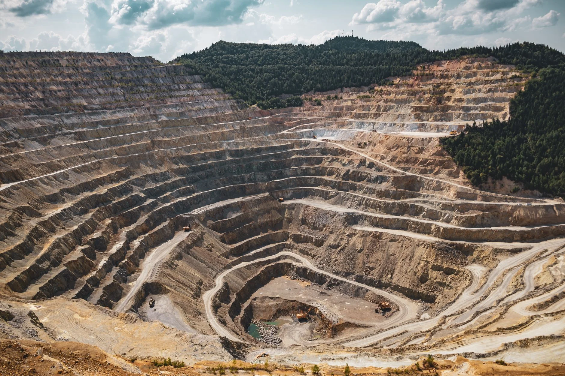 Türkiye'de 'Altın Kaynak' Aramaları Zirvede: Rezervler, Üretim Potansiyeli ve Yatırım Fırsatları (2026)