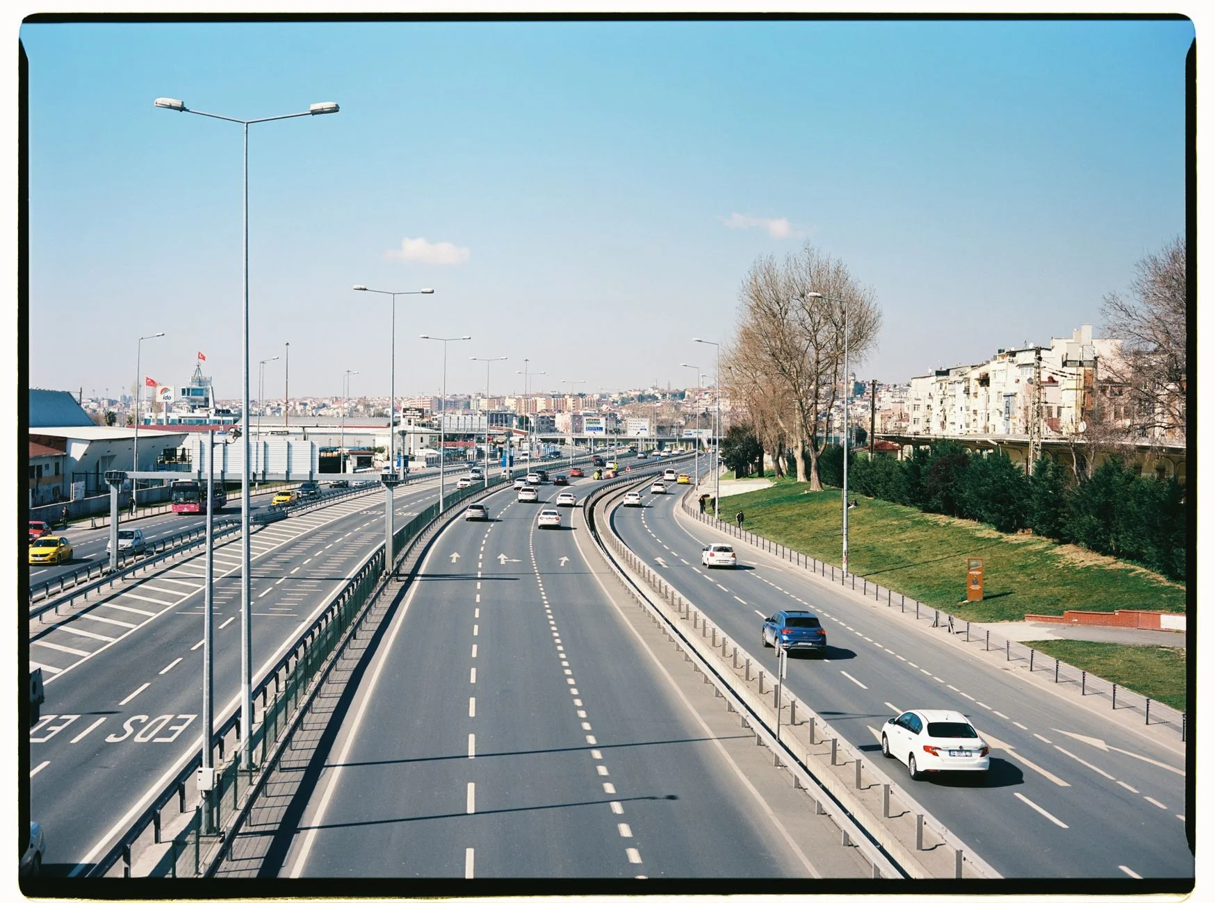 Türkiye'nin Yol Hikayesi: Altyapı Yatırımları Ekonomiyi Nasıl Şekillendiriyor?