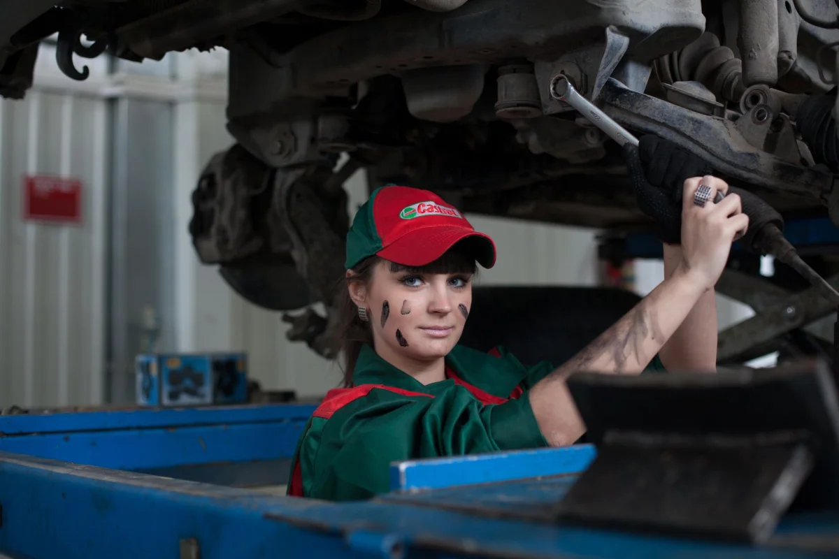 VW'nin Radikal Kararı: 100.000 Kişilik İşten Çıkarma Planı Küresel Otomotivde Neleri Değiştirecek?